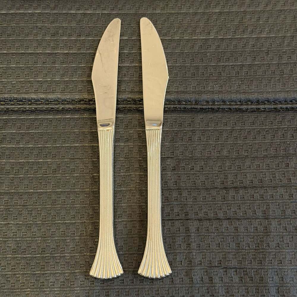 Reed & Barton Rebacraft Bretton Woods Shell Dinner Knives Stainless Set of 2